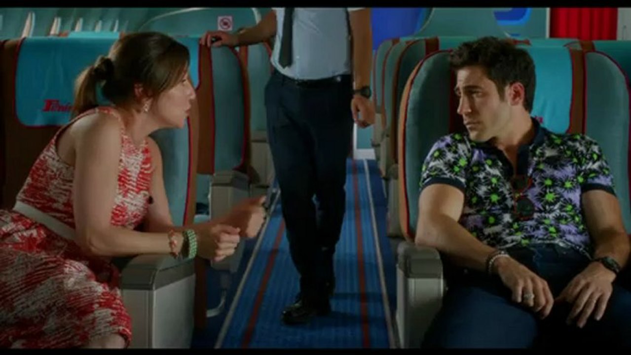 Almodóvar se "airea" con "Los amantes pasajeros"