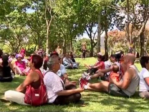 Смех без причины - признак… йоги против стресса