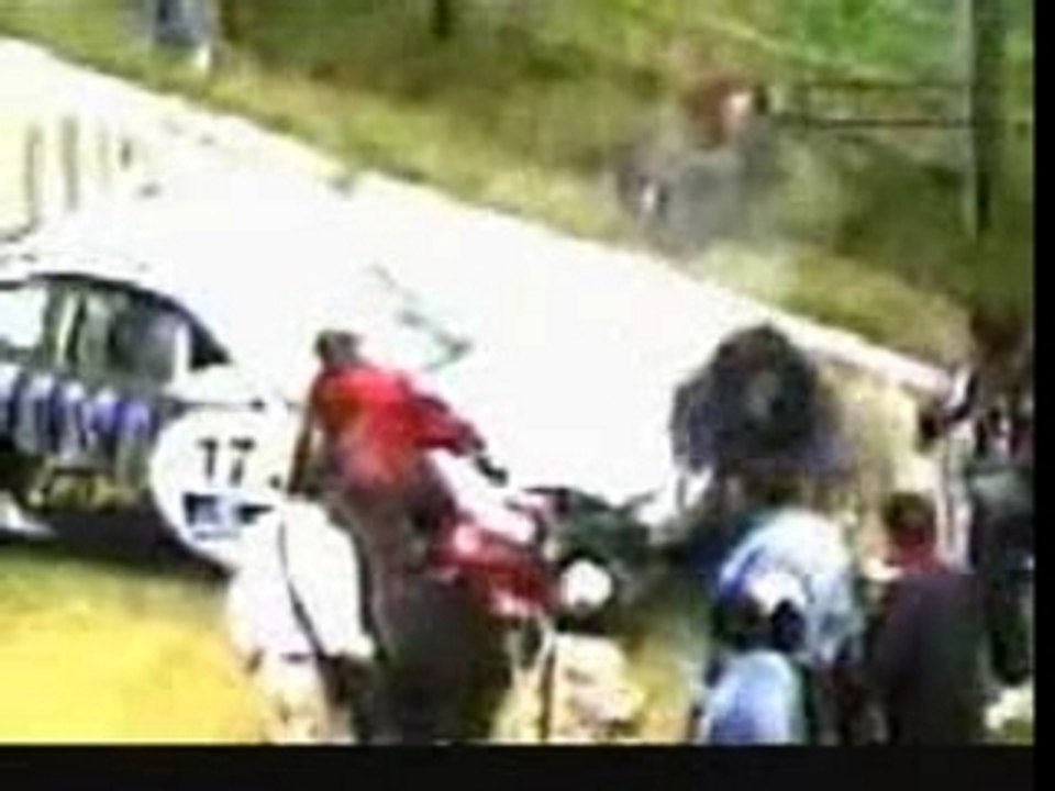 voiture-journaliste-jambes-ecrasees