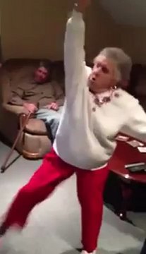 Mamie joue à la Kinect