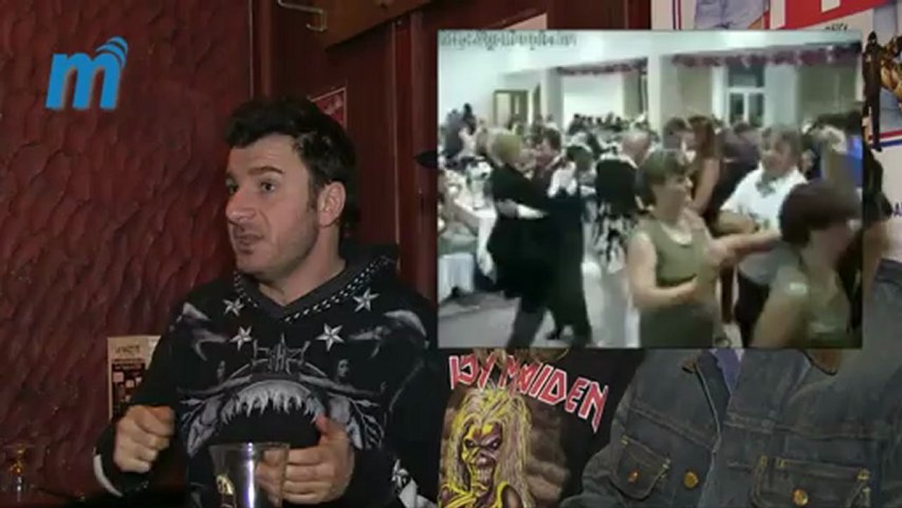 La danse de la claque de Michaël Youn et José Garcia dans Vive la France