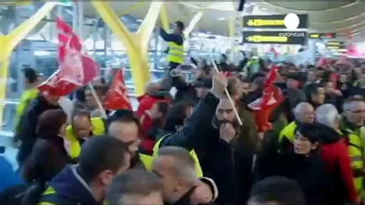 Arranca con cargas policiales la mayor huelga de la...