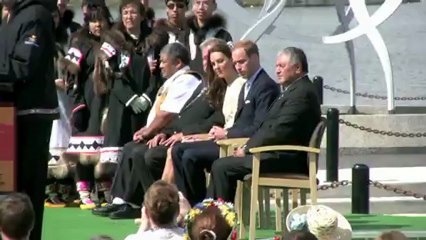 Скачать видео: Pregnant Duchess of Cambridge Kate Middleton Visits Fishing Town