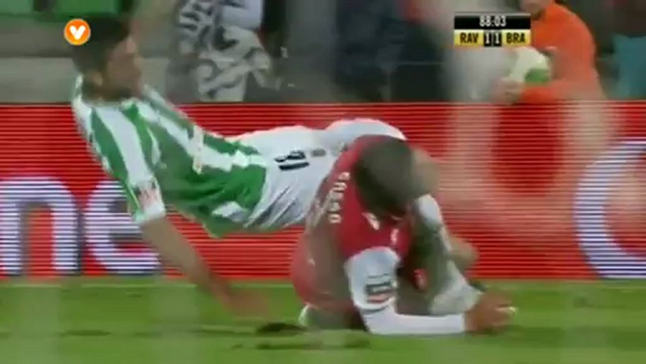 طرد كوكا أما براجا بسبب ضربة قوية 18_2_2013