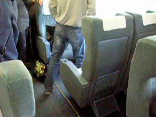 Convivialité dans les trains japonais ? Pensez à retourner votre banquette !