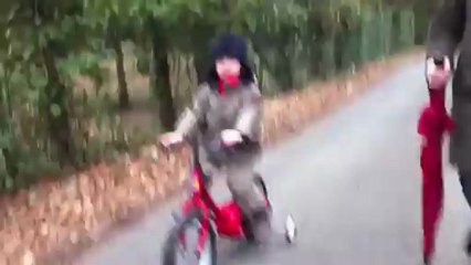En chapka et à vélo