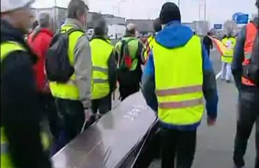 Un herido y cinco detenidos en la huelga de Iberia en Barajas