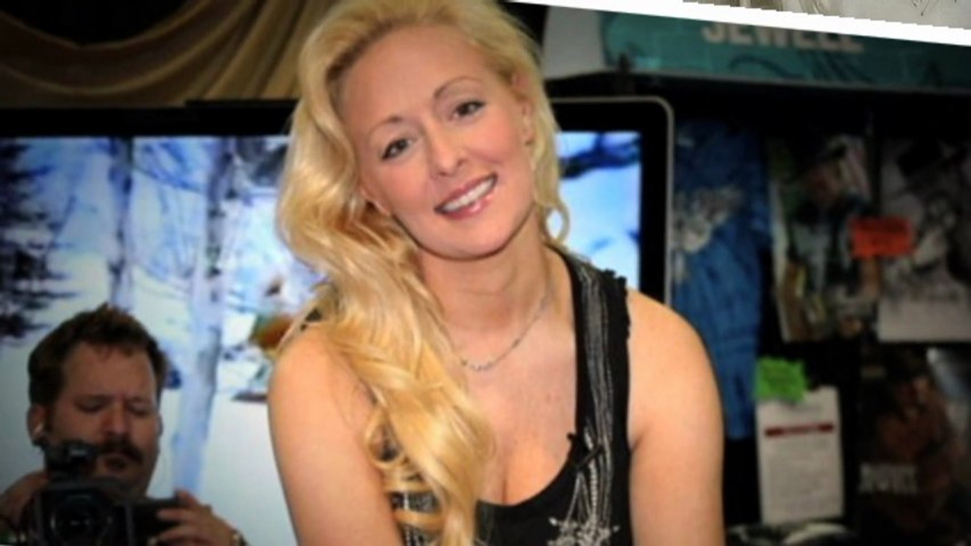 ⁣Country Singer Mindy McCready Dead, Shot Herself [HD]