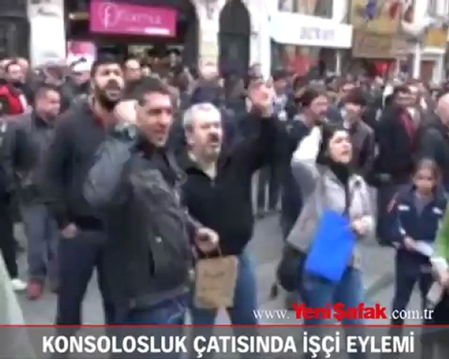 Konsolosluk çatısında işçi eylemi