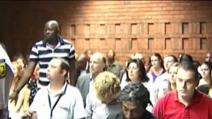 Faits divers - Pistorius réfute la thèse de la préméditation