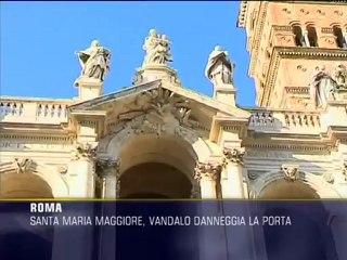 Santa Maria Maggiore, vandalo danneggia la porta