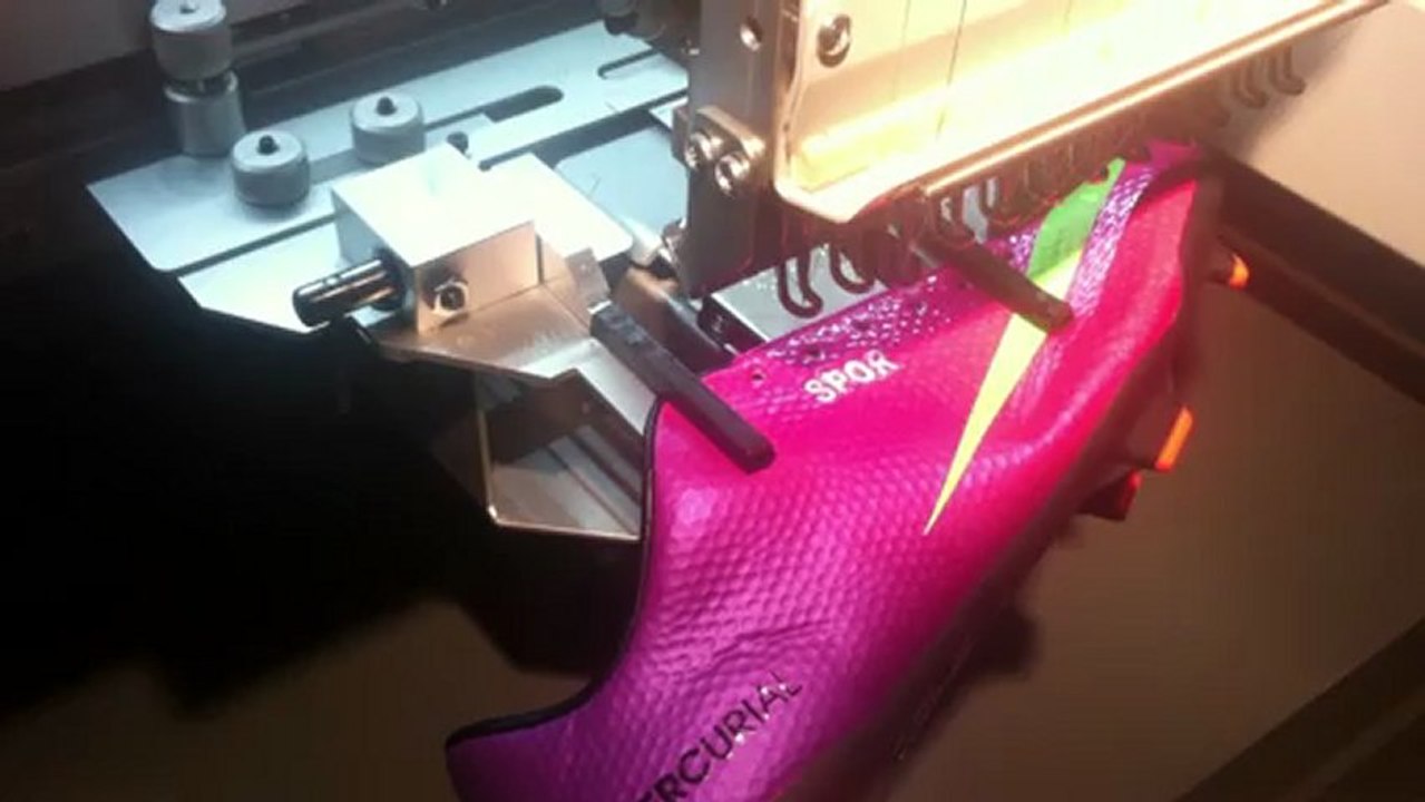 Papoutsi tis Nike me to logotipo tou Sport24