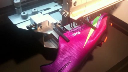 Papoutsi tis Nike me to logotipo tou Sport24