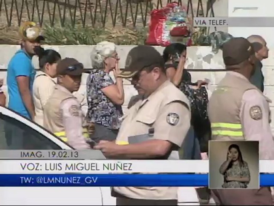 Equipo de Globovisión espera noticias de Chávez en el Hospital Militar