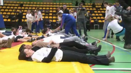 La protesta dei lottatori per l'esclusione dalle Olimpiadi