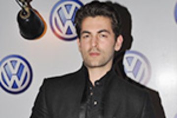 Neil Nitin Muskesh And Sonal Chauhan Gets Intimate In 3G