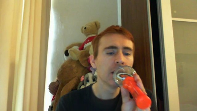 Wiwi égratigne l'étranger d'Edith Piaf