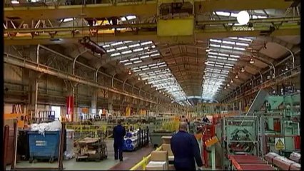 UK employment up, living standards fall