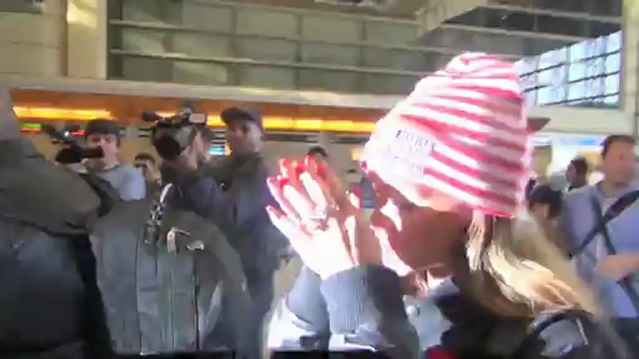 Chris Brown erwischt Rihanna beim SMS schreiben