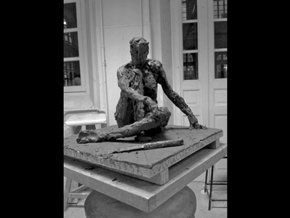 Modelage en argile sculpture en terre de femme argile grise