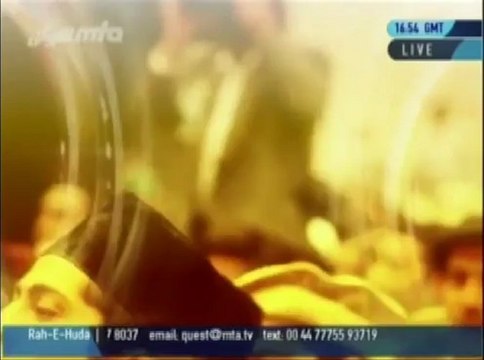 How has the prophecy about Hadhrat Masih Maud (as) - Baadshah terey kapron se barkat dhoondein gay