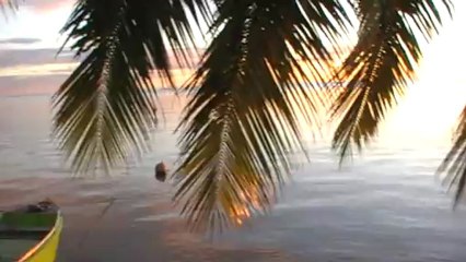 Magniifique coucher de soleil sur le lagon de Moorea..Polynésie ..