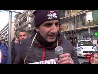 Download Video: Napoli - Contro la ztl i commercianti di Via Epomeo bloccano il traffico (20.02.13)