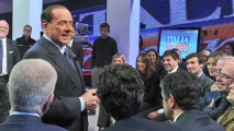 برلوسكوني يعود بقوة الى حلبة السياسة الايطالية