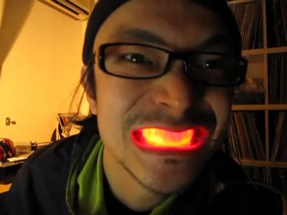LED Front Teeth - JapanRetailNews