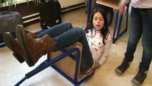 J'aime pas quand on se bascule sur sa chaise!