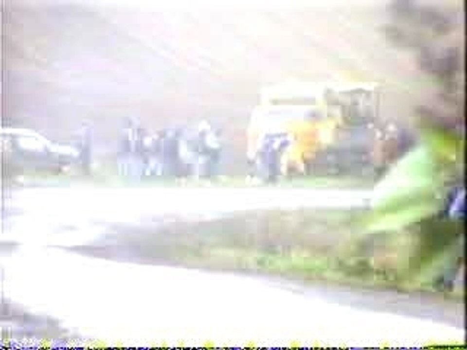 Crash -voiture rentre ds la foule