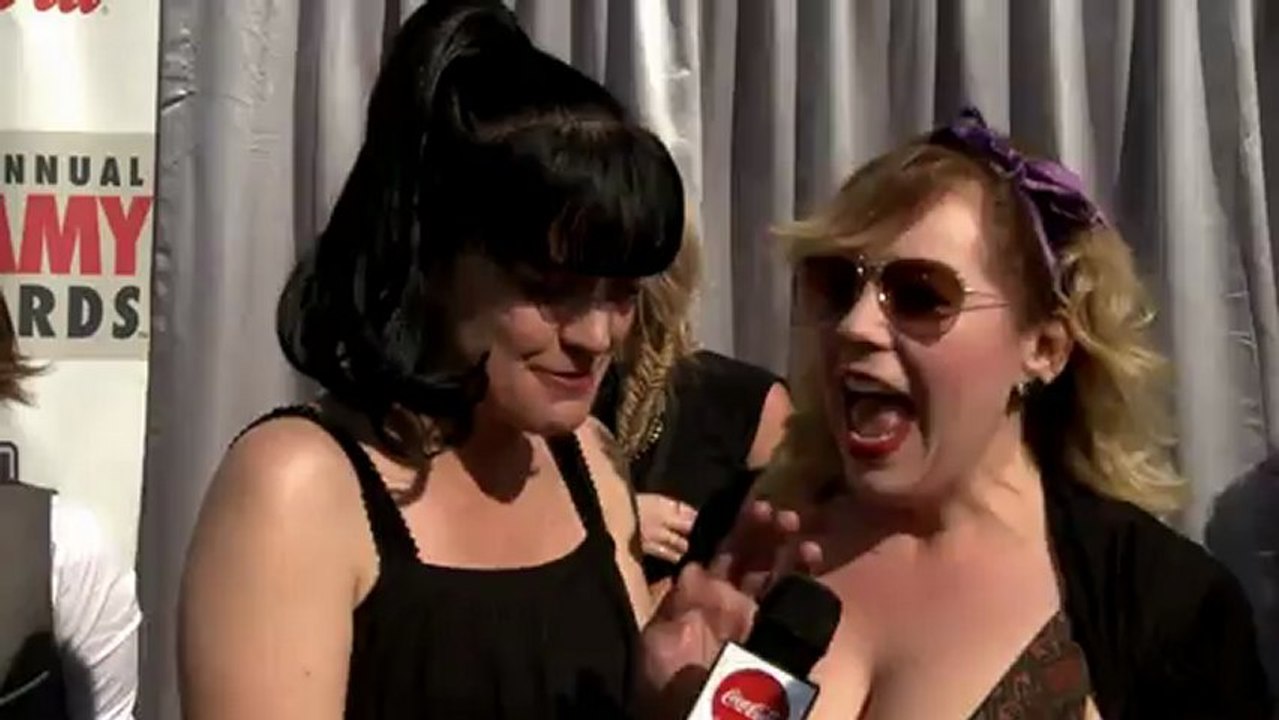 Pauley Perette and Kirsten Vangsness Red Carpet Interview - Streamy's 2013