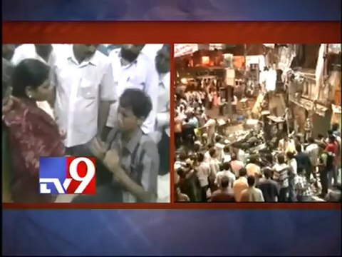 Y.S.Vijayalakshmi visits Dilsukhnagar bomb blasts victims