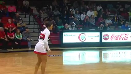 Το καλάθι της χρονιάς από... τσιρλίντερ!