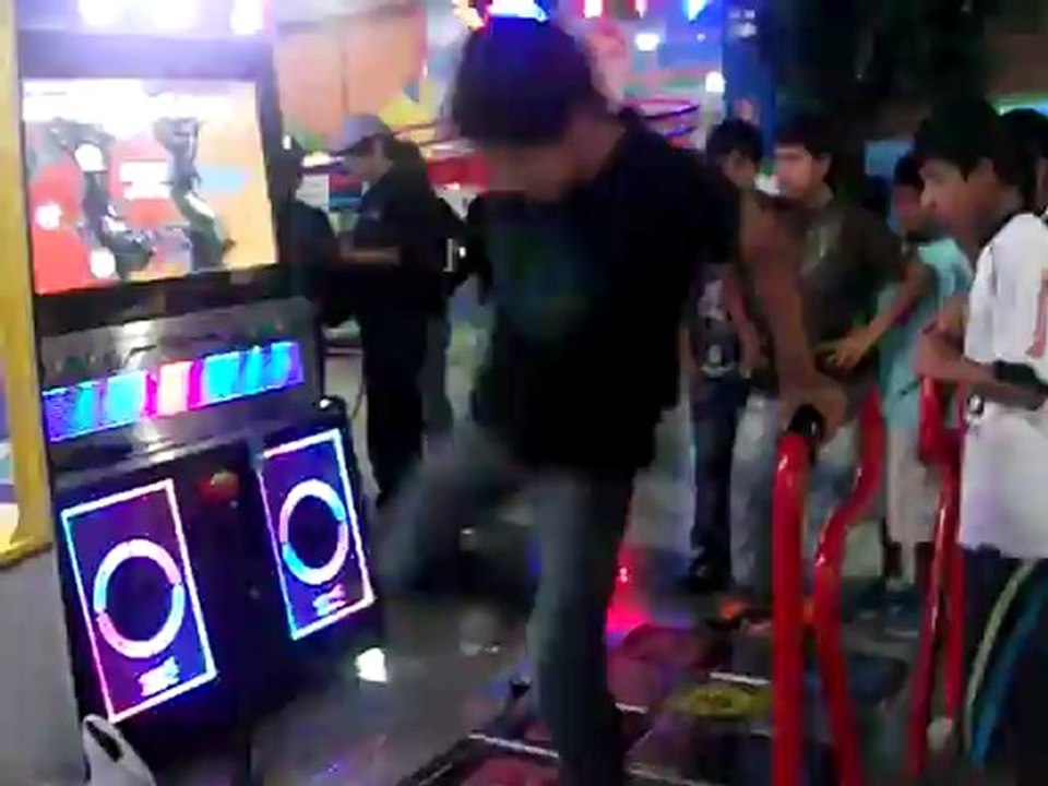 YO HACIENDO FREESTYLE EN EL MOL AVENTURA PLAZA DE SANTA ANITA - LIMA