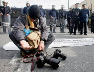 "UNE PHOTOGRAPHIE N'EST PAS UNE PREUVE !"