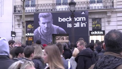 David Beckham met le feu aux Champs-Élysées !