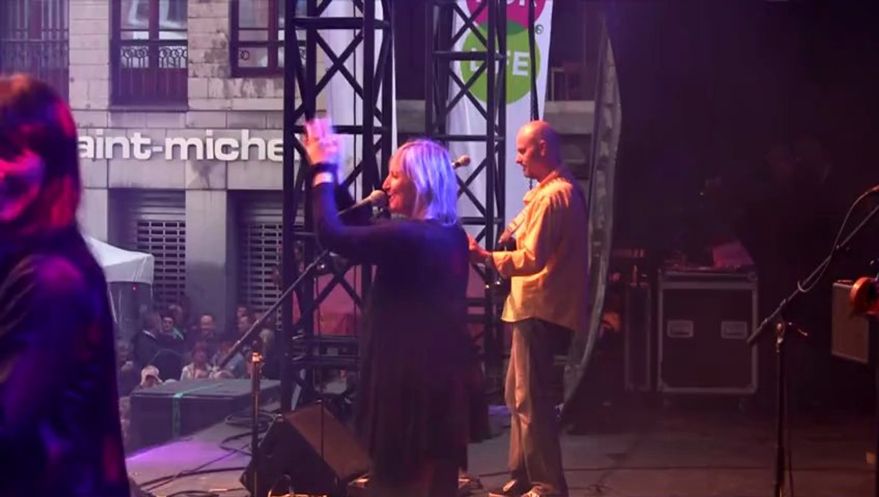 B.J. SCOTT (08) - "I need a Man to Love" Fiestacity 26/08/2012