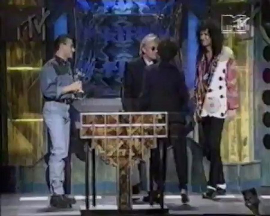 Halle Berry and Jean Claude Van Damme - presented Best Video from a Film (MTV VMA 1992)