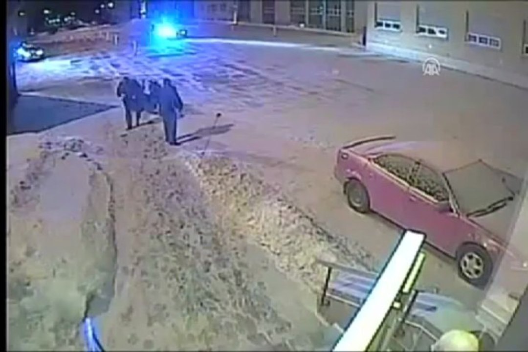 Polislerin şüpheliye uyguladıkları şiddet kameralara yansıdı