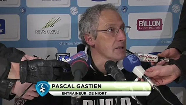 Conférence de presse Chamois Niortais - Le Mans FC : Pascal GASTIEN (NIORT) - Denis ZANKO (LEMANS) - saison 2012/2013