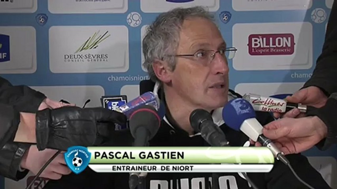 Conférence de presse Chamois Niortais - Le Mans FC : Pascal GASTIEN (NIORT) - Denis ZANKO (LEMANS) - saison 2012/2013