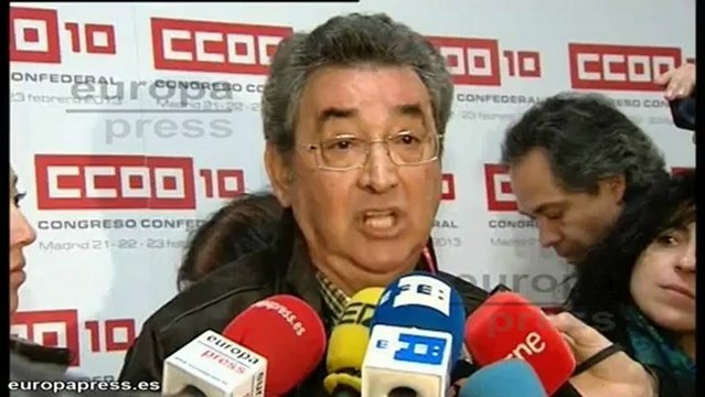 Báñez, entre abucheos, anima a sindicatos a trabajar