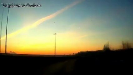 ufo.(dévie la météorite?) Russie.2013