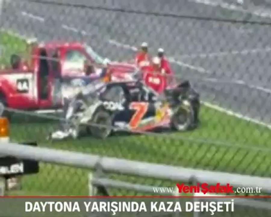 Daytona yarışında kaza dehşeti