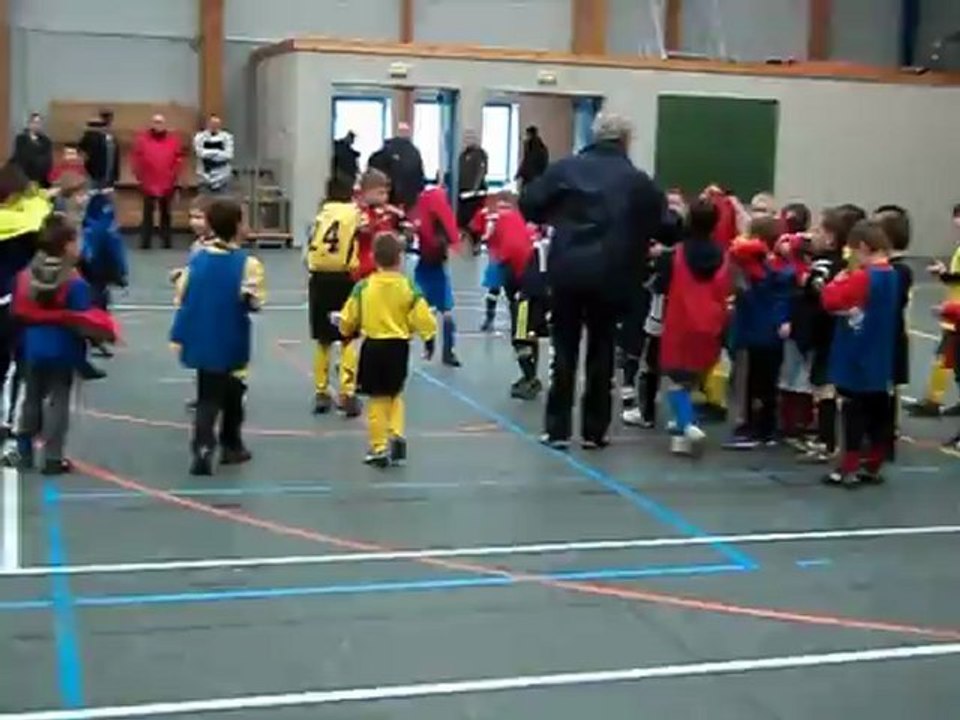 Tournoi en salle U6 U7 Ste Anne 23 fevrier 2013:une cinquantaine d'enfants,1 ballon!!