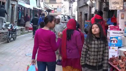 NEPAL BHRAKTAPUR DANS LES RUES LIVE