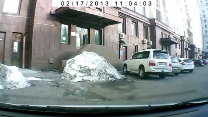 Во дворе жилого дома на Котельнической набережной, дом 1/15