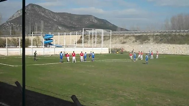 Osmaneli Gençlerbirliğispor Vezirhanspor maçında penaltı atarken..