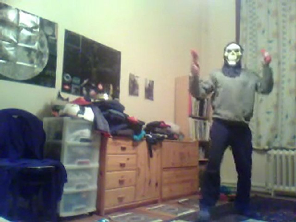 Musclor le roi des Titans soulève 2kg dans chaque pattes avec musique!!